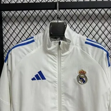Imagem 3 do álbum Casacos-cortavento do Real Madrid 25-26
