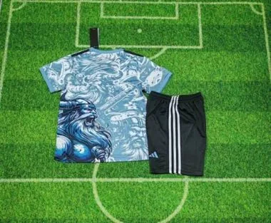 Imagen 2 del álbum Camisetas de fútbol infantiles especiales del Real Madrid 25-26