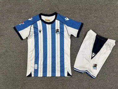 Camisetas de fútbol infantiles de la Real Sociedad para los partidos en casa, números 25 y 26