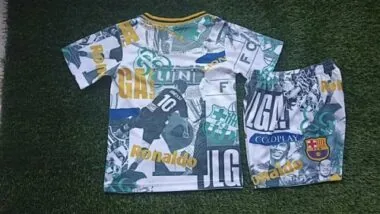Image 2 de l’album Maillots de football pour enfants Barc Special, tailles 25-26