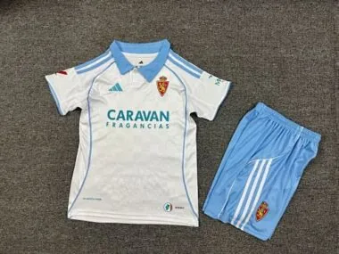 Camisetas de fútbol infantil del Zaragoza para los días 25 y 26