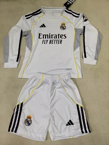 Camisetas de fútbol infantiles del Real Madrid para los partidos en casa, números 25 y 26