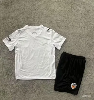 Imagen 2 del álbum 25-26 Valencia Home Kids Soccer Jerseys
