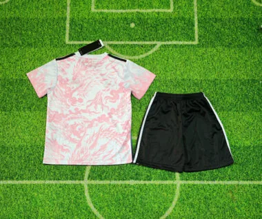 Imagen 2 del álbum Camisetas de fútbol infantiles especiales del Real Madrid 25-26