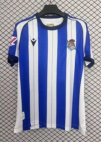 Camisetas de fútbol de la Real Sociedad para los partidos en casa, números 25 y 26