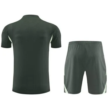 Image 2 de l’album Tenue d’entraînement de football du Real Madrid 25-26