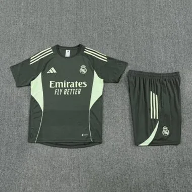 Image 3 de l’album Tenue d’entraînement de football du Real Madrid 25-26