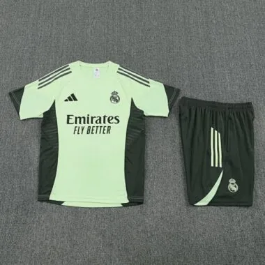 Imagen 3 del álbum Equipación de entrenamiento de fútbol del Real Madrid 25-26