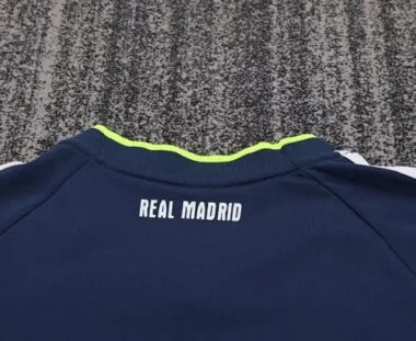 Image 6 de l’album 10-11 Real Madrid Away Kids Soccer Jerseys