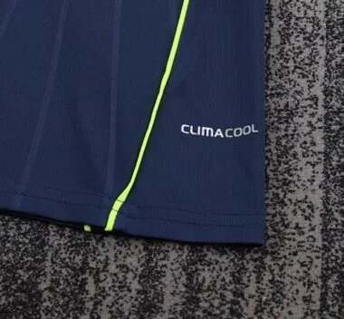 Image 9 de l’album 10-11 Real Madrid Away Kids Soccer Jerseys