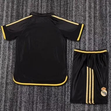 Imagen 2 del álbum Real Madrid Away Kids Soccer Jerseys