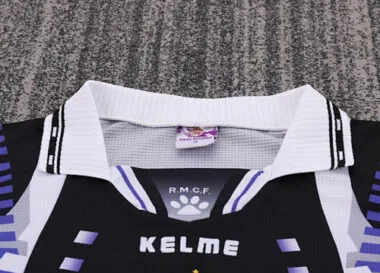Immagine 7 dell’album Maglie da calcio per bambini Real Madrid terza divisa stagione 97-98