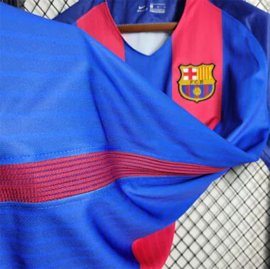 16-17 Barc Home Soccer Jerseys Albumbild 2