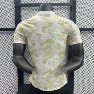 Immagine 2 dell’album Maglie da calcio del Real Madrid, versione speciale per i giocatori, numeri 25-26