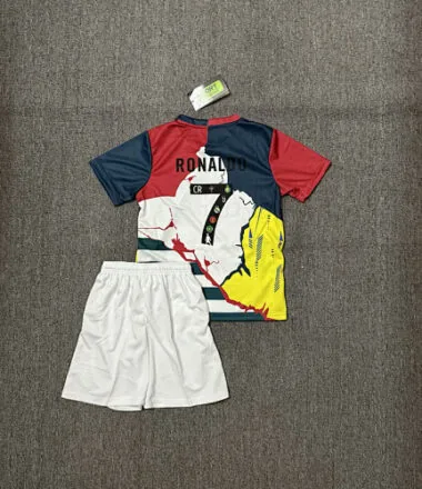 Immagine 2 dell’album 25-26 Maglie da calcio speciali per bambini del Real Madrid