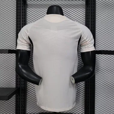 Imagem 2 do álbum Camisolas de futebol do Real Madrid, Versão Especial de Jogador, n.º 25-26