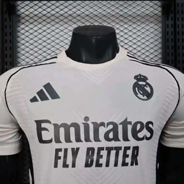 Imagem 3 do álbum Camisolas de futebol do Real Madrid, Versão Especial de Jogador, n.º 25-26