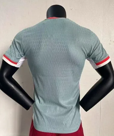 Image 2 de l’album Maillots de football 2024 de l’Atlético de Madrid (version joueur, extérieur)