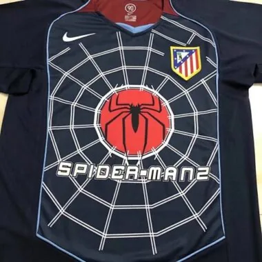 Image 3 de l’album Maillots de football rétro de l’Atlético de Madrid (à l’extérieur) 2004-2005
