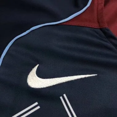 Image 4 de l’album Maillots de football rétro de l’Atlético de Madrid (à l’extérieur) 2004-2005