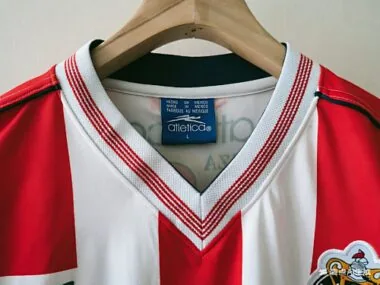 Afbeelding 5 van album Chivas-voetbalshirts in retrostijl uit 2001 (thuis)