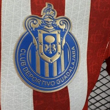 26–27 Chivas-Heimtrikots für Spieler Albumbild 3