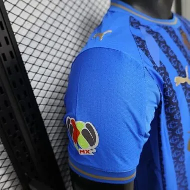 26–27 Chivas-Fußballtrikots (Dritttrikot-Version) Albumbild 5
