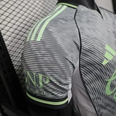Image 5 de l’album Maillots de football Club America 25-26, version « troisième joueur »