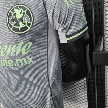 Image 6 de l’album Maillots de football Club America 25-26, version « troisième joueur »
