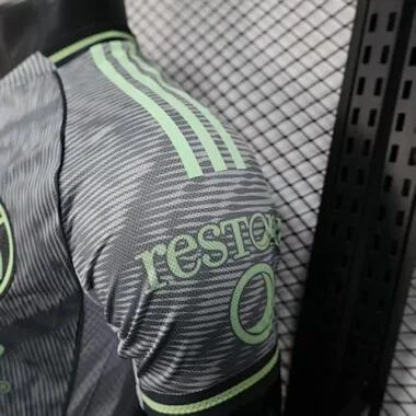 Image 7 de l’album Maillots de football Club America 25-26, version « troisième joueur »