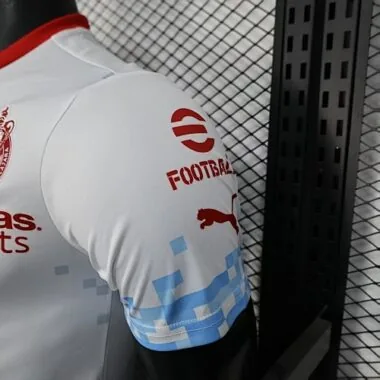 25–26 Chivas Fußballtrikots in der „Special Player“-Version Albumbild 2