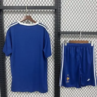 26–27 Frankreich Trainings-Fußballanzug Albumbild 2