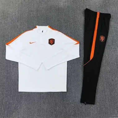 26–27 Trainings-Fußballanzug der Niederlande