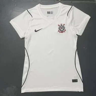 26–27 Korinther – Heimtrikots der Frauenfußballmannschaft
