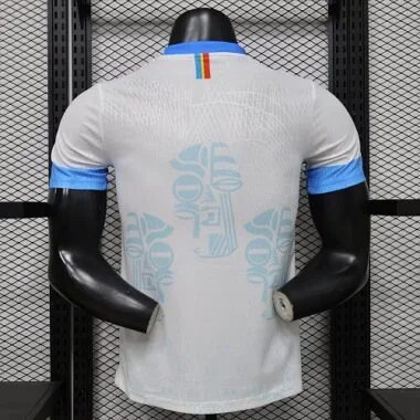 Imagen 2 del álbum Camisetas de fútbol de la selección del Congo, versión para jugadores, del 26 al 27