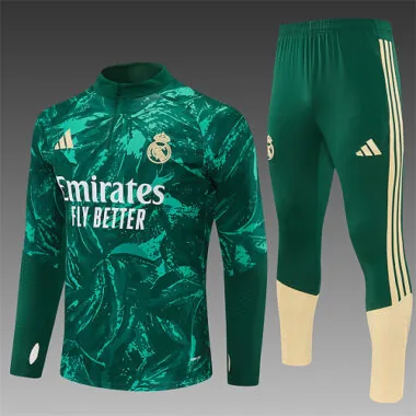26–27 Real Madrid Trainingsanzug mit langen Ärmeln