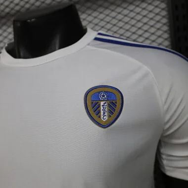 26–27 Leeds United Retro-Fußballtrikots Albumbild 3