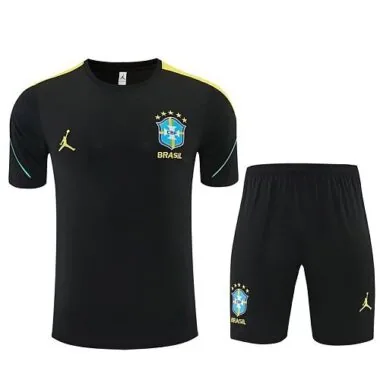 26–27 Brasilien Trainings-Fußballanzug