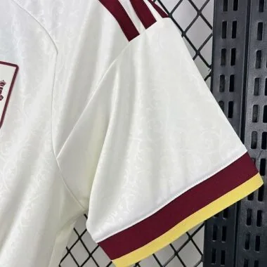Imagen 3 del álbum Camisetas de fútbol de la selección de España para los partidos fuera de casa del 26 y 27
