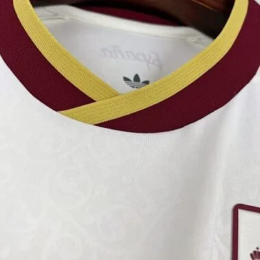 Imagen 7 del álbum Camisetas de fútbol de la selección de España para los partidos fuera de casa del 26 y 27