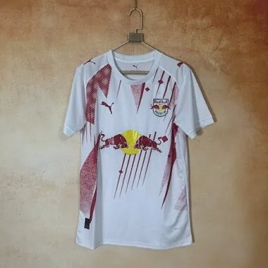 26–27 Leipzig Heimtrikots