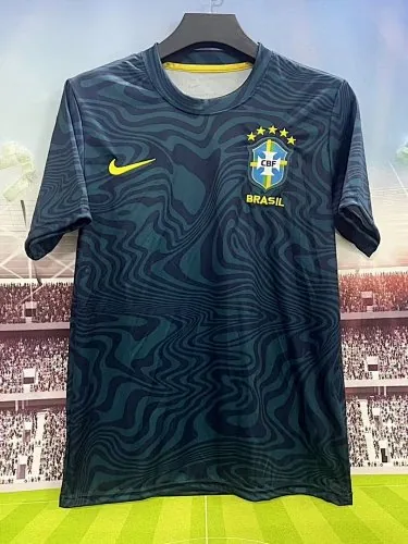 26–27 Brasilien-Fußballtrikots