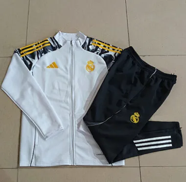 Imagen 2 del álbum Chaquetas infantiles del Real Madrid 26-27