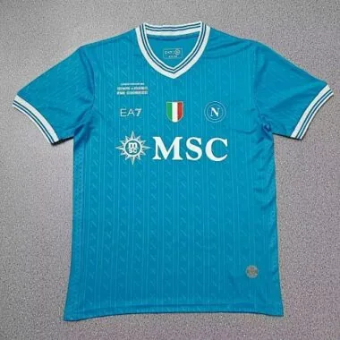 26–27 Napoli – Spezielle Fußballtrikots