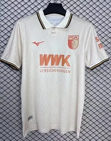 26–27 Augsburg-Fußballtrikots
