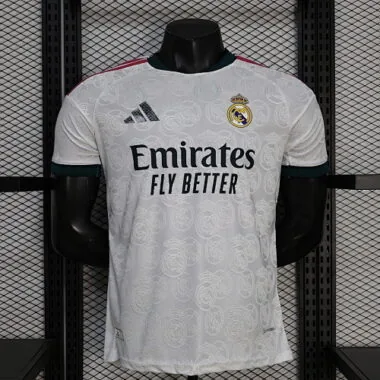 26–27 Real Madrid – Fußballtrikots in der „Special Player“-Version