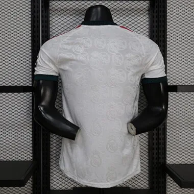 Imagen 3 del álbum Camisetas de fútbol del Real Madrid, versión especial de jugador, 26-27
