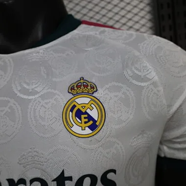 Imagen 4 del álbum Camisetas de fútbol del Real Madrid, versión especial de jugador, 26-27