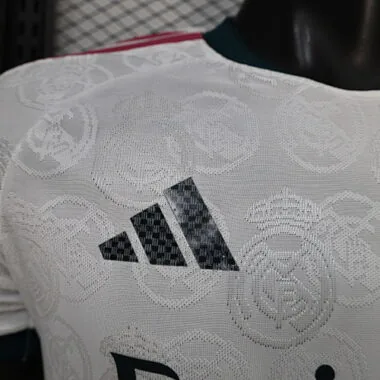 Imagen 5 del álbum Camisetas de fútbol del Real Madrid, versión especial de jugador, 26-27