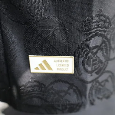 Imagen 3 del álbum Camisetas de fútbol del Real Madrid, versión especial de jugador, 26-27